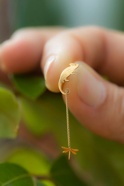 CHAMELEON EARRING WITH DRAGONFLY