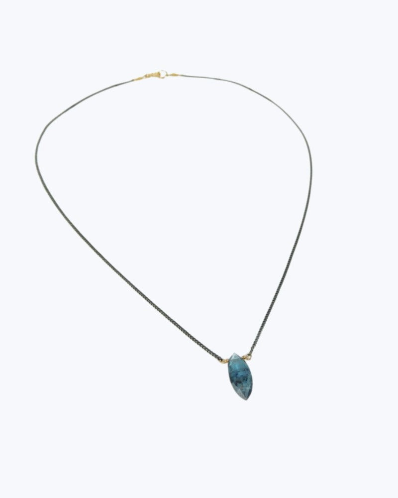 NECKLACE SIMPLE GREEN KYANITE