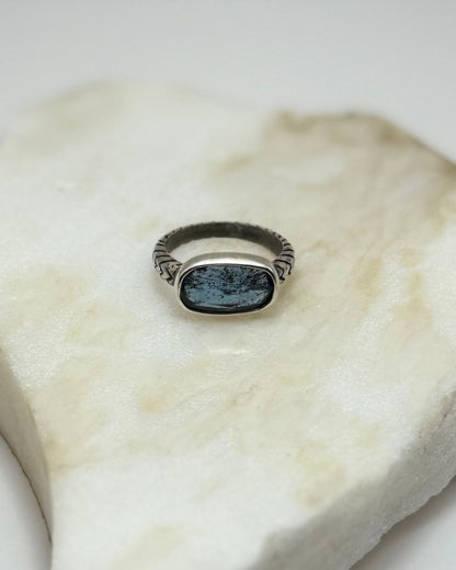 BLUE KYANITE COBRA RING