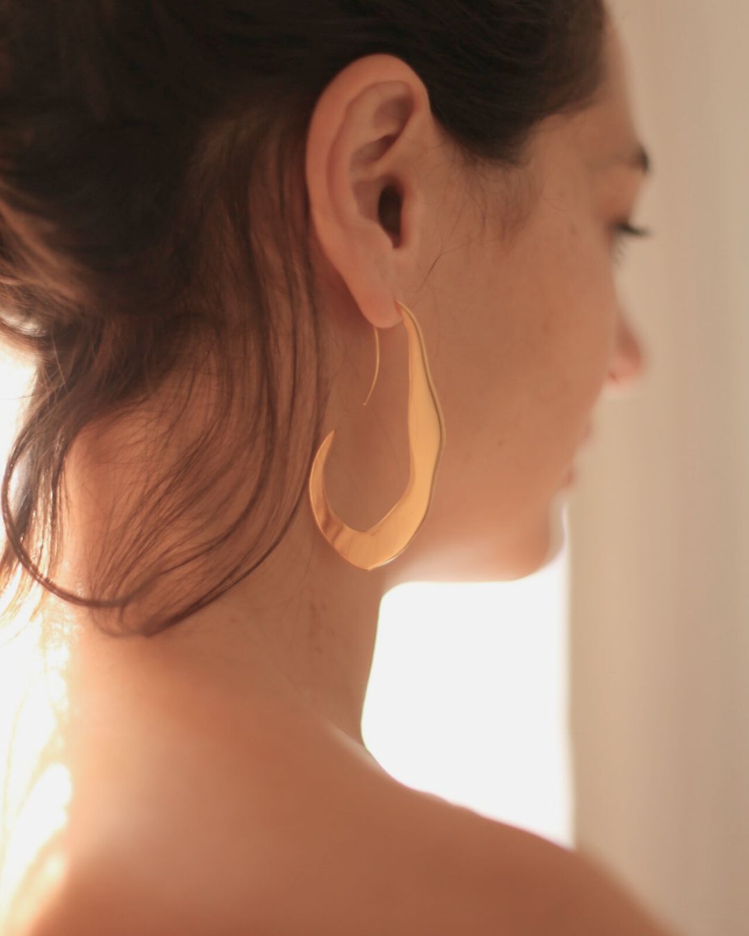 MELA EARRINGS, BRONZE