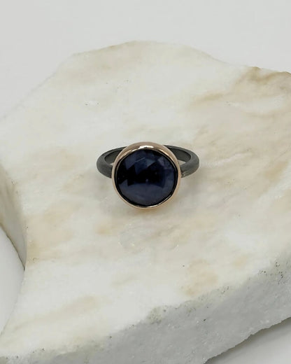 STRIPED SAPPHIRE RING