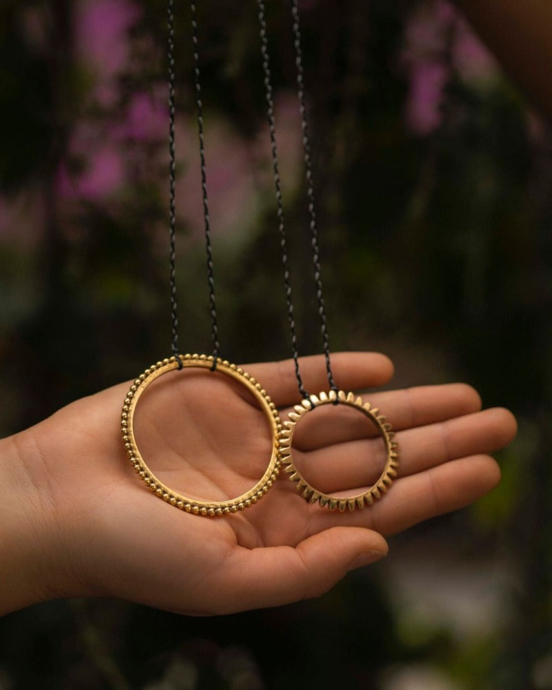 CIRCLE NECKLACE WITH BEADS